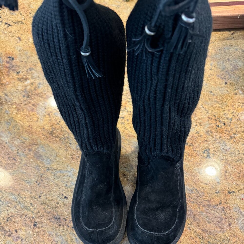 Ugg cable sweater, suede and shearling boot